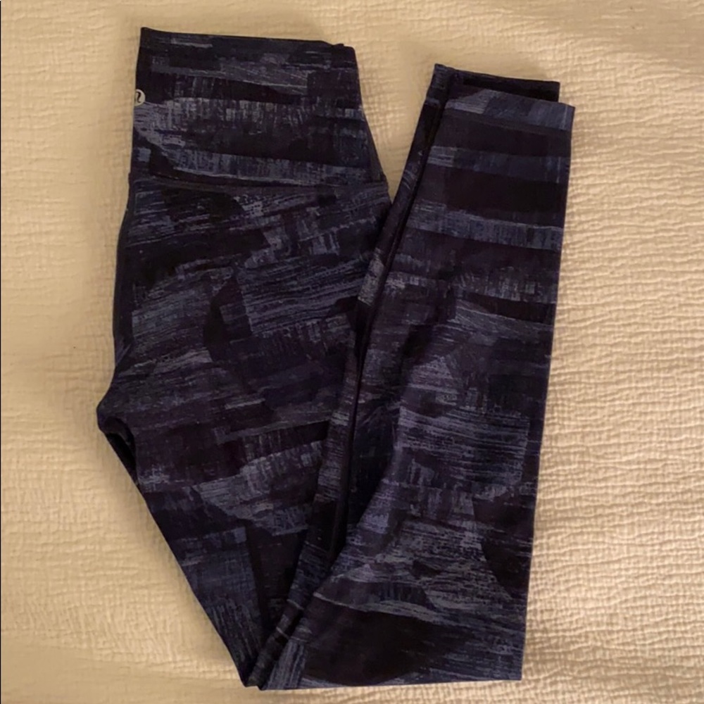 Lululemon Wonder Under Hi Tech fabric